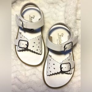 Footmates® ARIEL • WHITE • Size 5